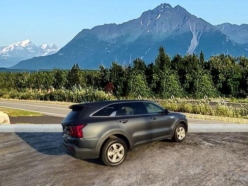 Gravity Grey 2022 Kia Sorento LX