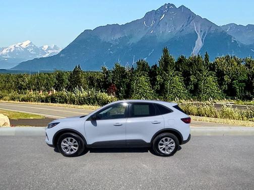 Space Silver Metallic 2025 Ford Escape Active