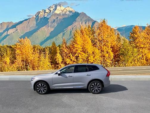 2023 Volvo XC60 B5 Plus Bright Theme