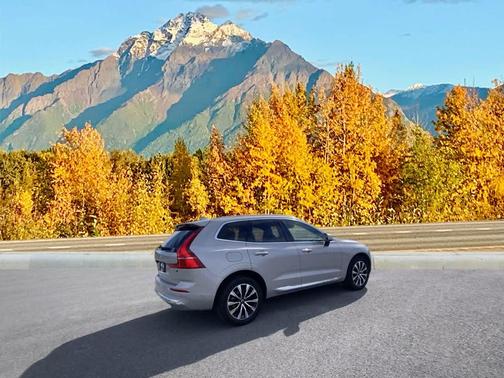 2023 Volvo XC60 B5 Plus Bright Theme