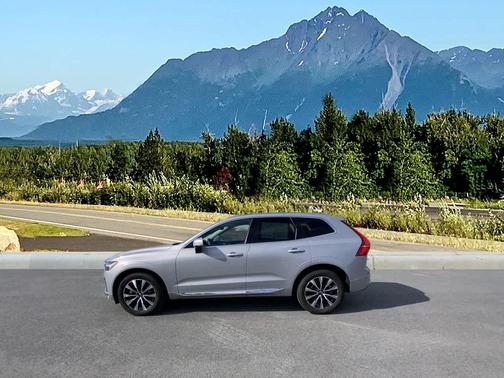 2023 Volvo XC60 B5 Plus Bright Theme