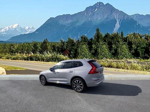 2023 Volvo XC60 B5 Plus Bright Theme
