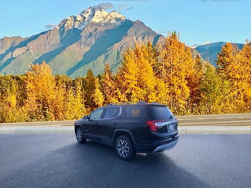 2023 GMC Acadia AWD SLT