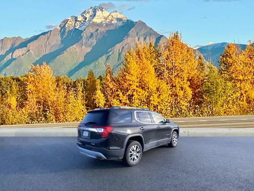 2023 GMC Acadia AWD SLT