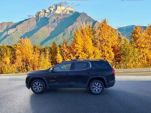 2023 GMC Acadia AWD SLT