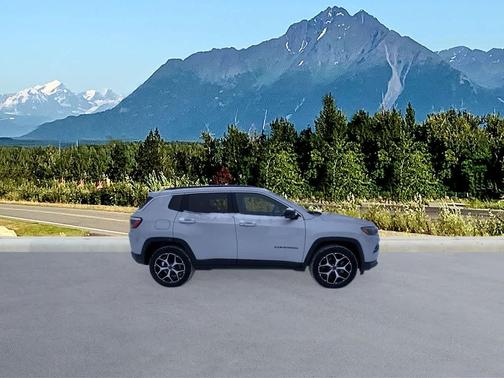Silver Zynith Metallic Clearcoat 2026 Jeep Compass Limited
