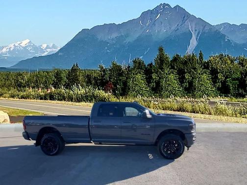 2026 RAM 2500 Laramie Crew Cab 4x4 8' Box