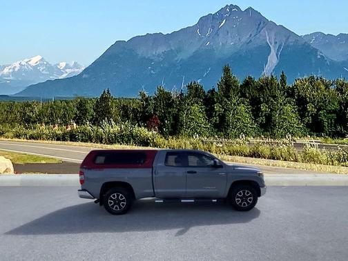 Cement 2018 Toyota Tundra SR5