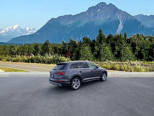 2023 Audi Q7 55 Premium Plus