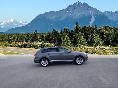 2023 Audi Q7 55 Premium Plus