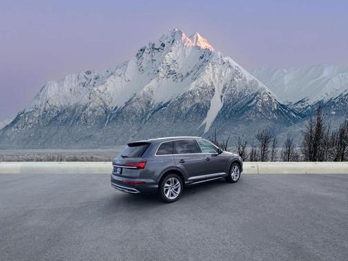 2023 Audi Q7 55 Premium Plus