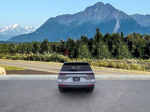 Silver Zynith 2026 Jeep Grand Cherokee Limited