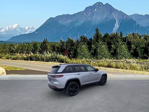 Silver Zynith 2026 Jeep Grand Cherokee Limited