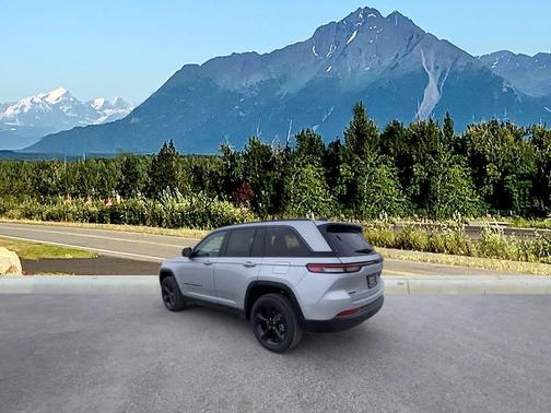 Silver Zynith 2026 Jeep Grand Cherokee Limited