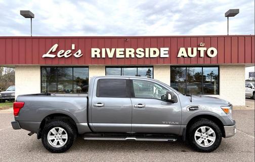 2017 Nissan Titan SV