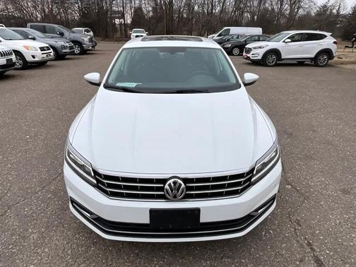 2017 Volkswagen Passat 1.8T SE w/Technology
