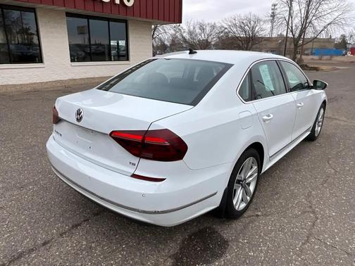 2017 Volkswagen Passat 1.8T SE w/Technology