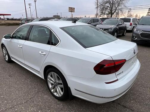 2017 Volkswagen Passat 1.8T SE w/Technology