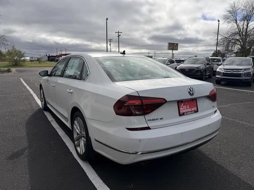 Pure White 2017 Volkswagen Passat 1.8T SE w/Technology