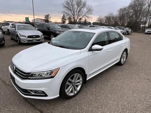 2017 Volkswagen Passat 1.8T SE w/Technology