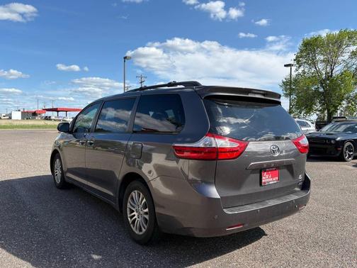 2017 Toyota Sienna XLE Premium