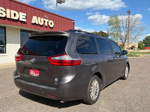 2017 Toyota Sienna XLE Premium