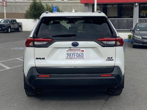 2022 Toyota RAV4 Hybrid XLE Premium