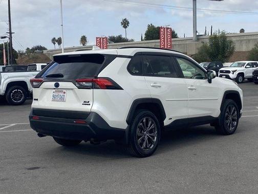 2022 Toyota RAV4 Hybrid XLE Premium