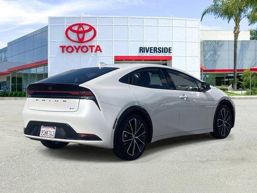 2025 Toyota Prius XLE