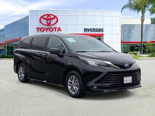 2025 Toyota Sienna XLE