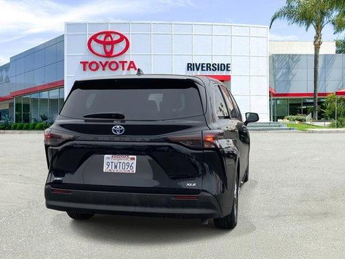 2025 Toyota Sienna XLE