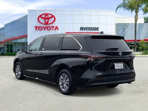 2025 Toyota Sienna XLE