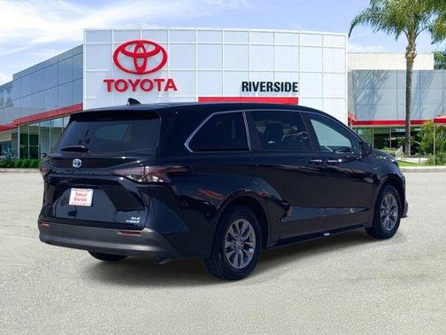 2024 Toyota Sienna XLE