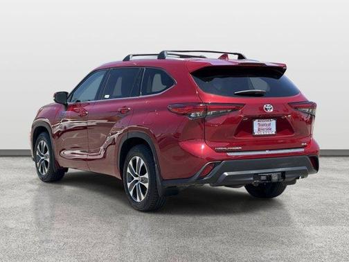 Pearl 2022 Toyota Highlander XLE