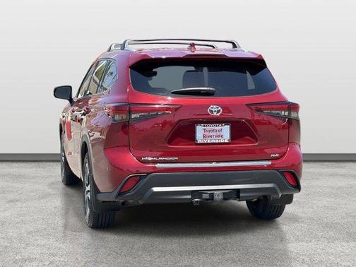 Pearl 2022 Toyota Highlander XLE