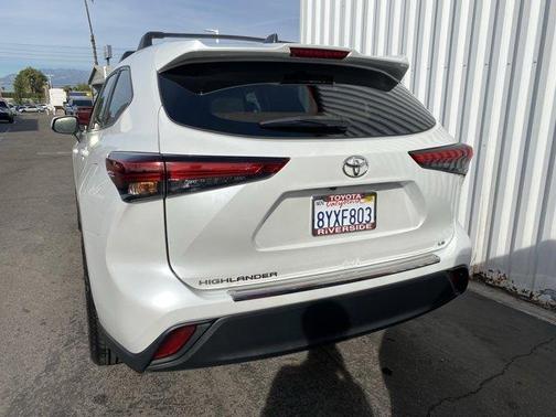 2022 Toyota Highlander LE