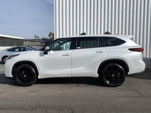 2022 Toyota Highlander LE