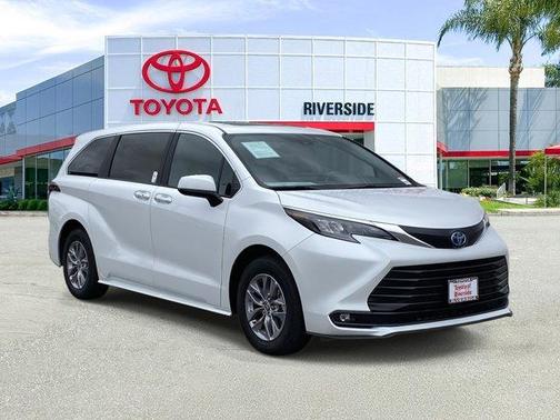 2025 Toyota Sienna XLE