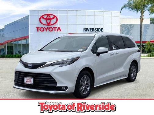 2025 Toyota Sienna XLE