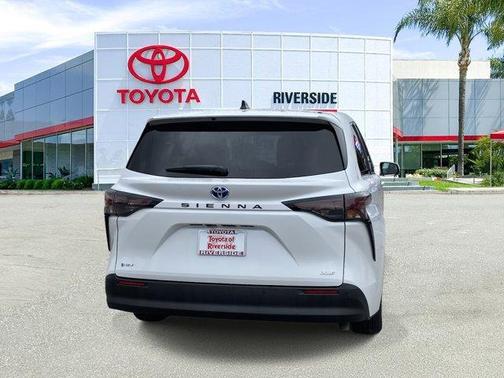 2025 Toyota Sienna XLE