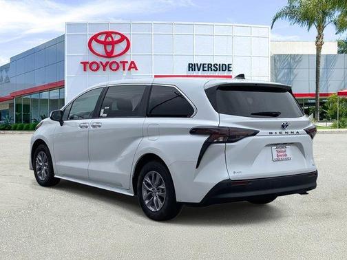 2025 Toyota Sienna XLE