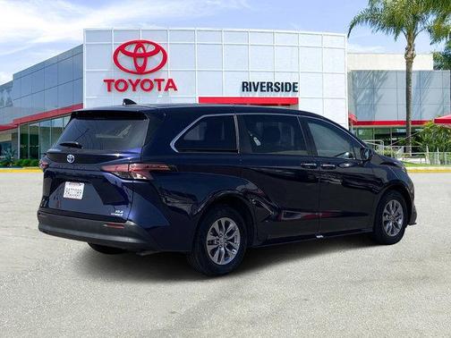2022 Toyota Sienna XLE