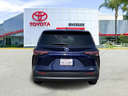 2022 Toyota Sienna XLE