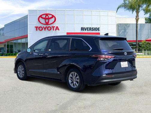 2022 Toyota Sienna XLE