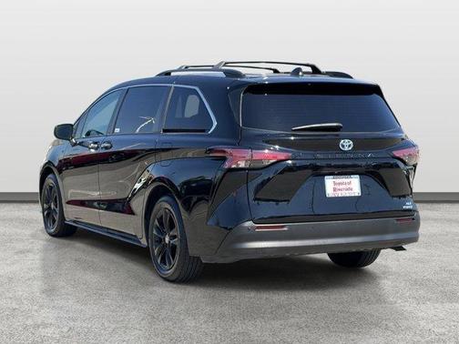 Midnight Black Metallic 2022 Toyota Sienna XLE