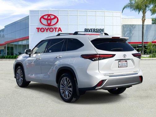 2023 Toyota Highlander Platinum