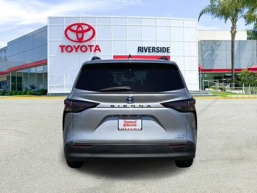 2023 Toyota Sienna XLE