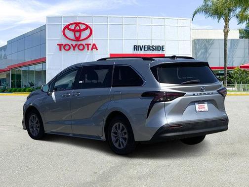 2023 Toyota Sienna XLE