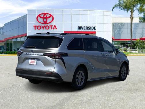 2023 Toyota Sienna XLE