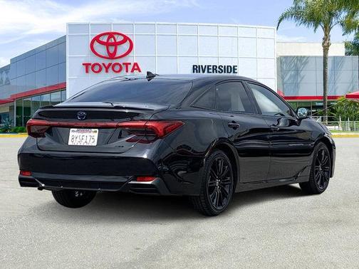 2022 Toyota Avalon Hybrid XSE Nightshade